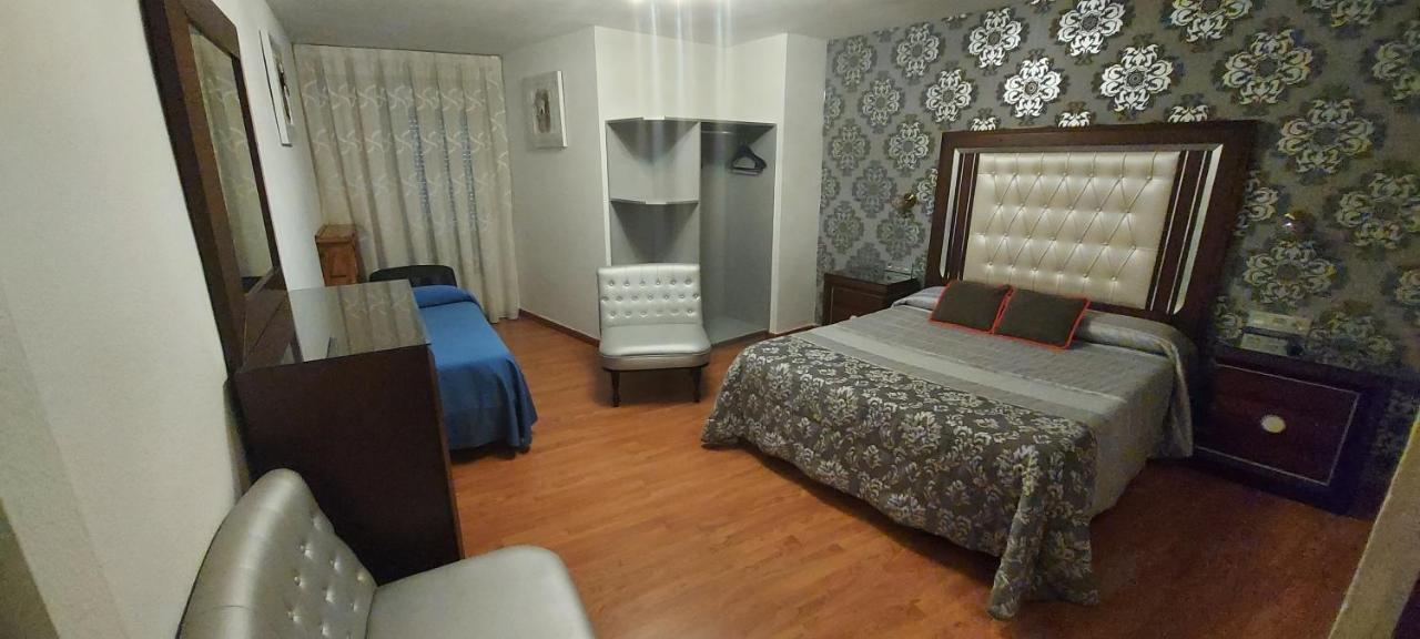 Hostal Del Campo Arevalo Bagian luar foto