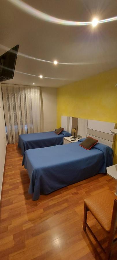 Hostal Del Campo Arevalo Bagian luar foto