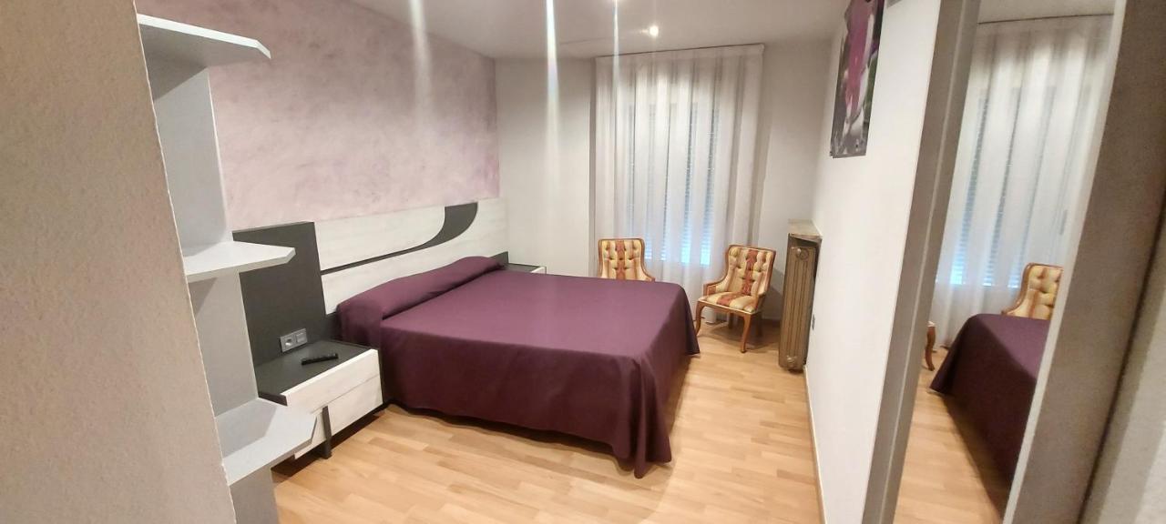Hostal Del Campo Arevalo Bagian luar foto
